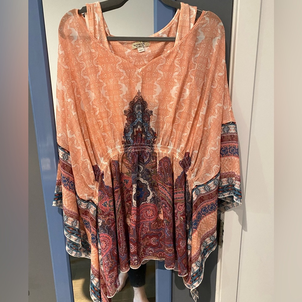 Womens size 2x two-piece top. Built in tank top underneath.